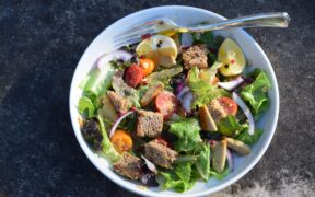 Insalata Cesare (Caesar Salad with Crostini)