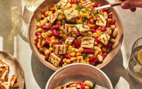 Salade de légumineuses au halloumi