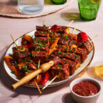 Brochettes de tofu à la sauce barbecue aux canneberges