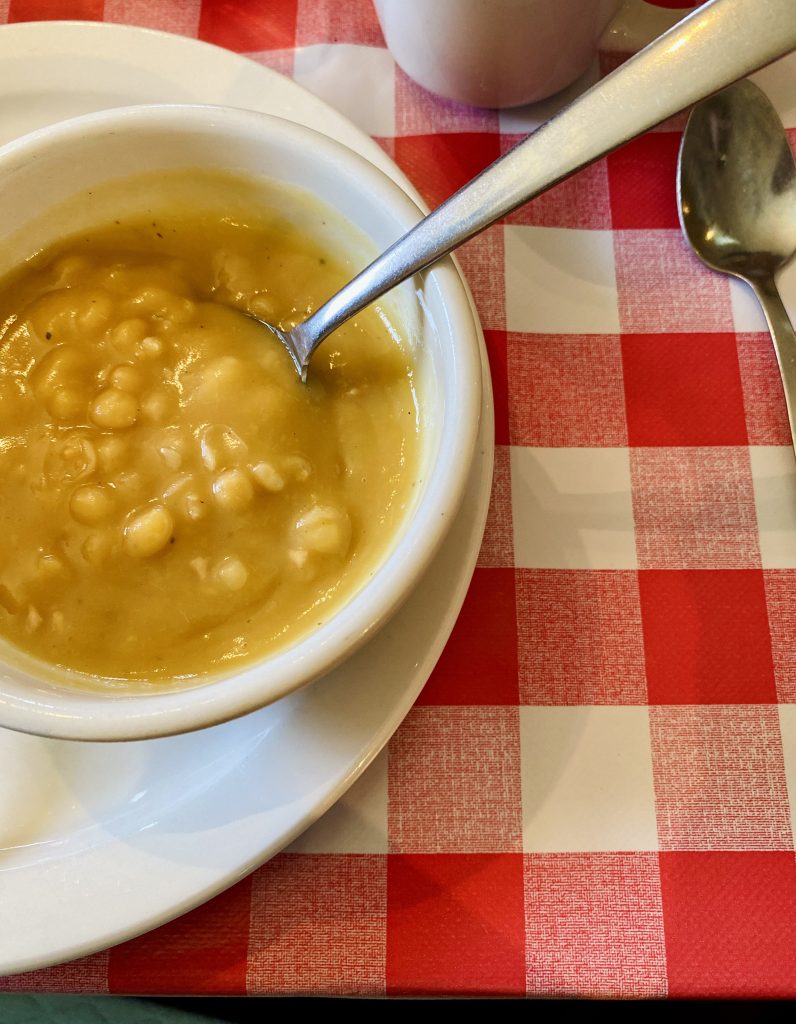 LES FRENCH CANADIAN PEA SOUP