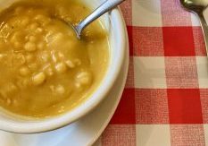 LES FRENCH CANADIAN PEA SOUP