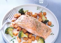 SAUMON GRILLÉ AVEC BROCOLI ET PATATES DOUCES